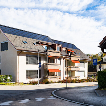 KIRCHENRAIN, OBERWANGEN: <p>GEAK-Aufstieg von vier Klassen für ein Mehrfamilienhaus aus dem Jahr 1980.</p>