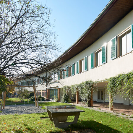 Melchebühlweg, Bern: <p>In einem ehemaligen Waisenheim zieht eine Sonderschule ein: im 190 Meter langen Gebäude ...</p>